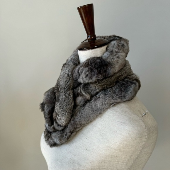 Like new! Surell Genuine Rex Chinchilla Rabbit Fur Neck Scarf - Gray - Picture 5 of 8